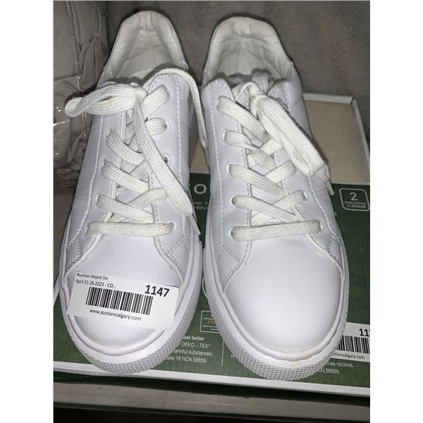 Nine West Ladies White Sneakers Size 7.5