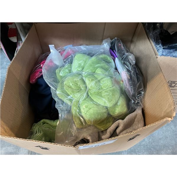 BOX OF ASSORTED MEN'S AND WOMEN'S CLOTHING INCLUDING SWEATERS, SHIRTS, AND MORE