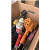 Image 7 : 2 BOXES OF AIR TOOLS, HOSELINE AND TIE DOWN STRAPS