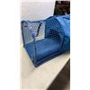 Image 2 : FOUR PAWS PET TRANSPORTER