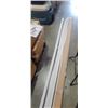 Image 2 : 2 BUNDLES OF 10FT SHOE MOULDING AND 10 UNFINISHED CORNER MOULDING MAPLE