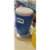 Image 4 : 3 WATER JUGS AND PIZZA TRAY