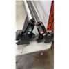Image 8 : 2 ROOF RACKS