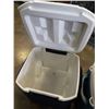 Image 8 : IGLOO AND COLEMAN ROLLING COOLERS