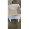 Image 2 : PLASTIC WASH SINK