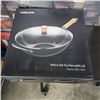 Image 1 : NEW WOK STIR FRY PAN WITH LID 33CM