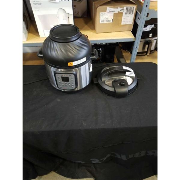 INSTANT POT 8QT DUO CRISP W/ AIR FRYER  - TESTED WORKING - RETAIL $289