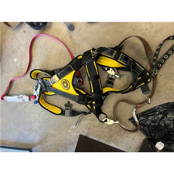 GUARDIAN FALL PROTECTION HARNESS WITH ROPE AND SAFETY BELT SIZE ML