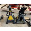 Image 2 : 2.5 TON FLOOR JACK AND 2X 3 TON JACK STANDS WITH TIRE WRENCH. NO HANDLE FOR FOR JACK