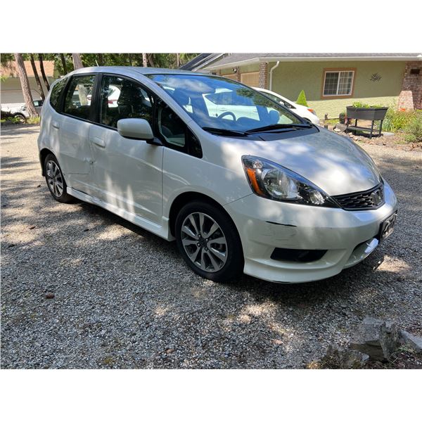 2014 HONDA FIT SEDAN - WHITE - VIN LUCGE8H77E3002846 - GAS - AUTOMATIC - ODO READS 20290KMS -
