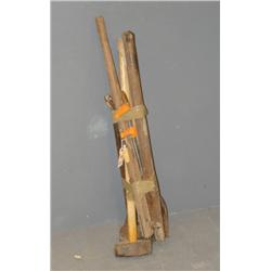 BUNDLE OF TOOLS INCL SLEDGE HAMMER