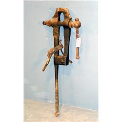 OLD FASHIONED BENCH VISE