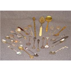 TRAY LOT OF FANCY SPOONS