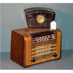 BOGEN PLASTIC RADIO AND PHILCO WOODEN RADIO