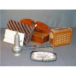 KNIFE BOX WITH PORTABLE RADIO, US NAVY KNIFE, HAND