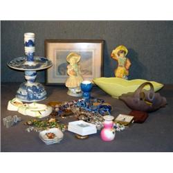 BOX LOT WITH COSTUME JEWELRY AND MOTTAHEDEH