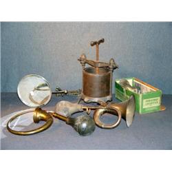 TRAY LOT WITH MEAT GRINDER, LARD PRESS, BRASS HORN
