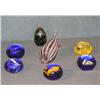 Image 1 : TRAY LOT OF 7 GLASS PAPERWEIGHTS