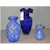 Image 1 : LOT OF 3 BLUE GLASS VASES.