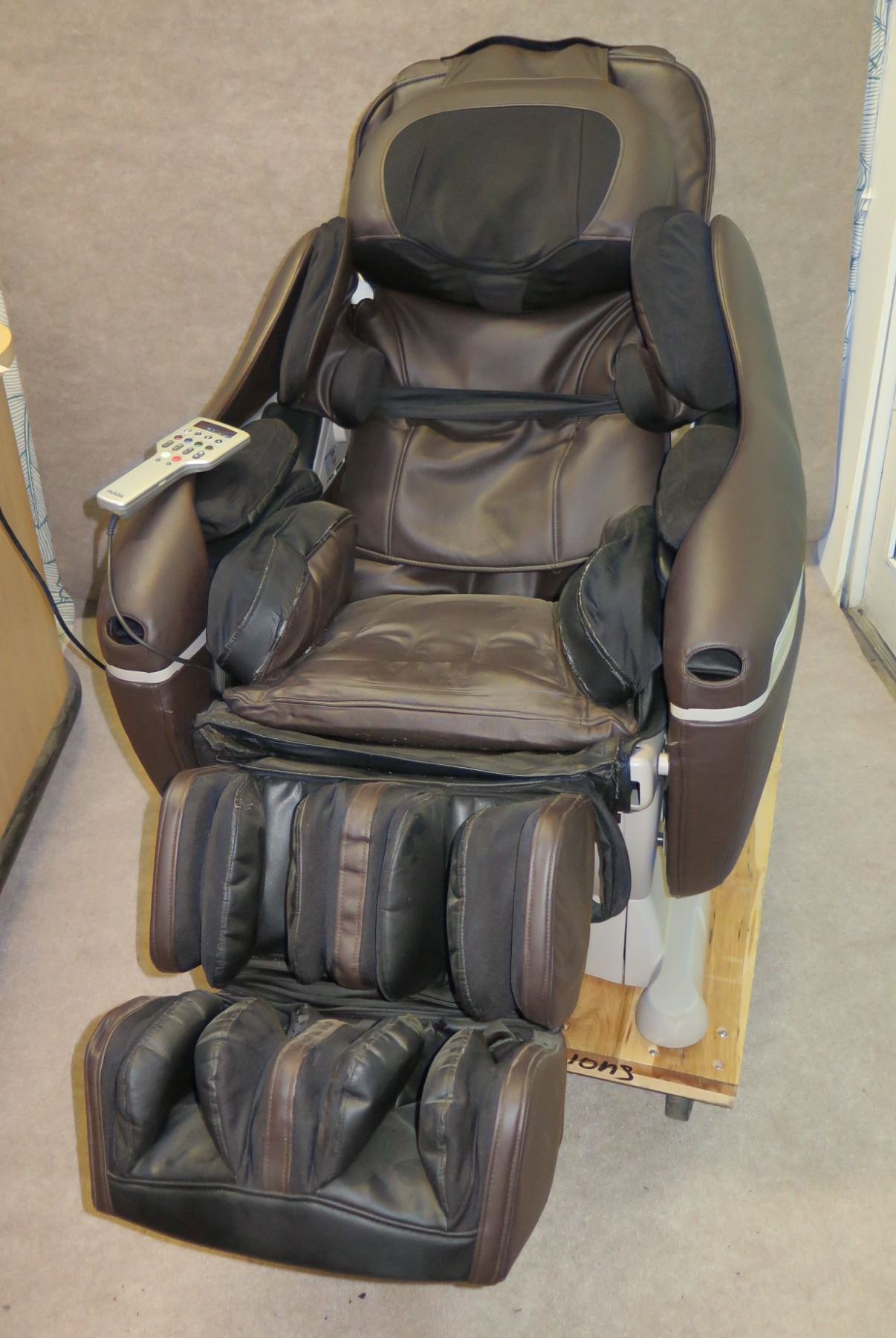 Inada Family Sogno HCP-10001A(BR) DreamWave Massage Chair w/ Remote Control