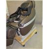 Image 8 : Inada Family Sogno HCP-10001A(BR) DreamWave Massage Chair w/ Remote Control
