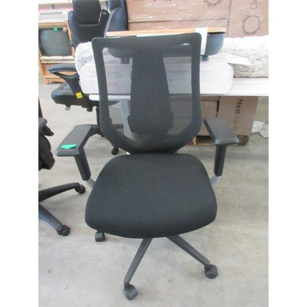 New Mesh Back Office Chair with Fabric Seat