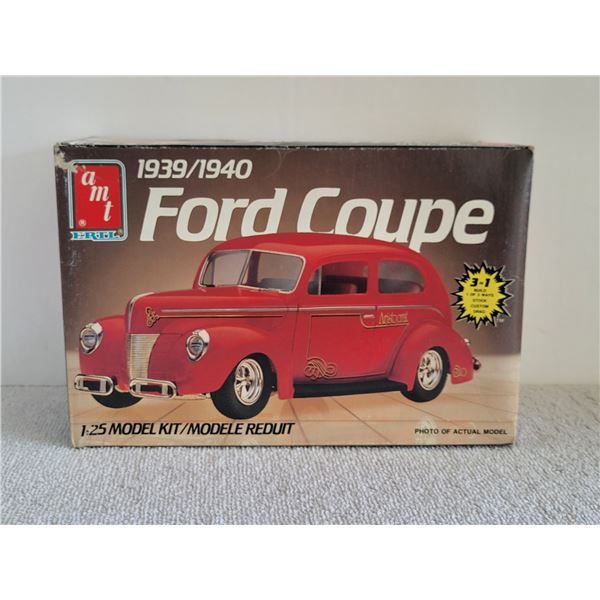 1939/1940 FORD COUPE AMT MODEL KIT