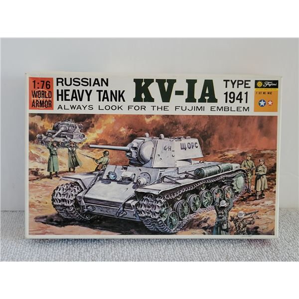 WORLD ARMOR RUSSIAN HEAVY TANK KV-IA TYPE 1941 MODEL KIT