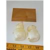 Image 4 : CUTE PLASTIC PIGS IN A TROUGH SALT AND PEPPER SHAKER SET