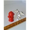 Image 2 : DOG MARKING FIRE HYDRANT SALT AND PEPPER SHAKER SET