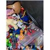 Image 2 : MASSIVE LOT OF RANDOM UNSORTED TOYS