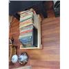 Image 2 : LONG WOODEN BOX OF RECORDS 33S