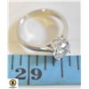 Image 1 : LADIES ESTATE RING SIZE 7.5 STAMPED 18K