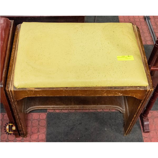 VINTAGE WOODEN CHAIR