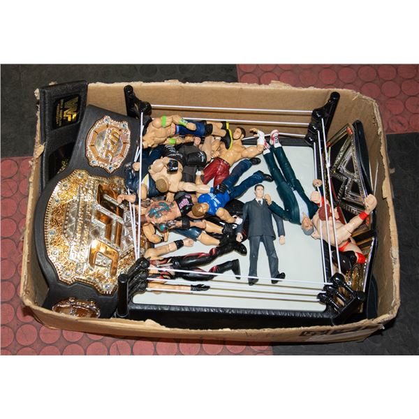 WRESTLING RING 3 BELTS & 13 FIGURES