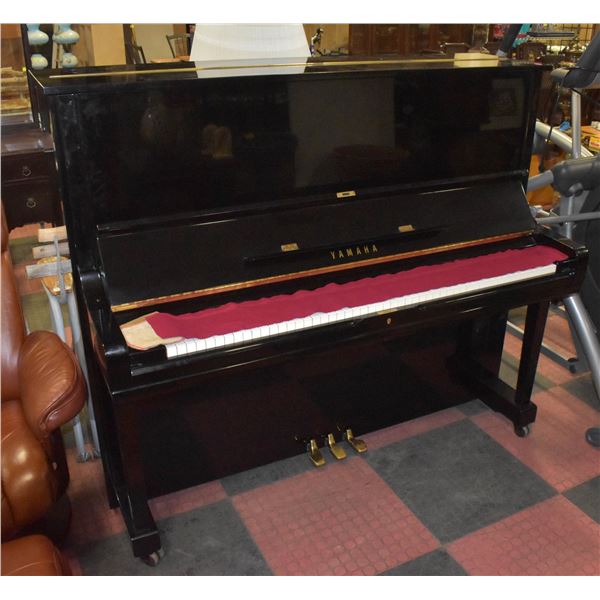 YAMAHA UPRIGHT PIANO