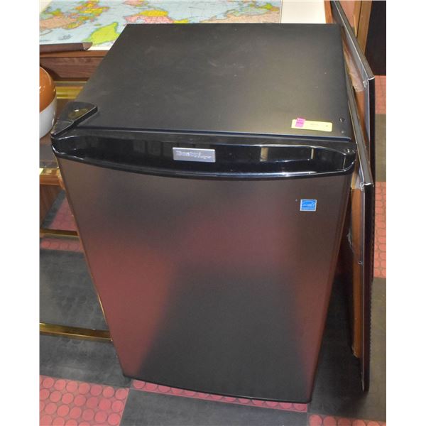 DANBY MINI FRIDGE