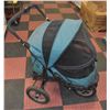 Image 1 : GREEN PET GEAR COLLAPSABLE PET STROLLER