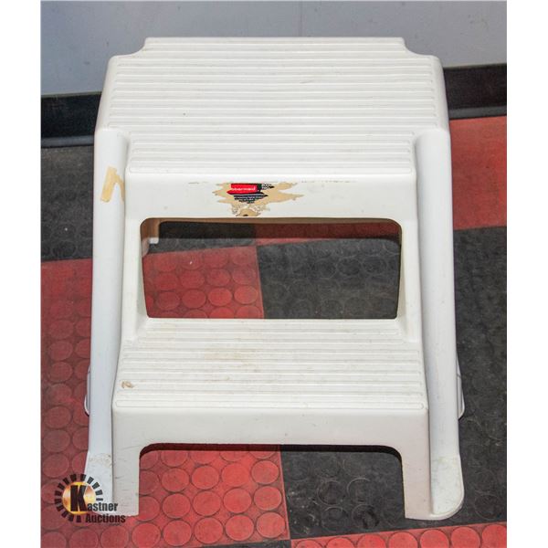 RUBBERMAID 2 STEP STEP STOOL