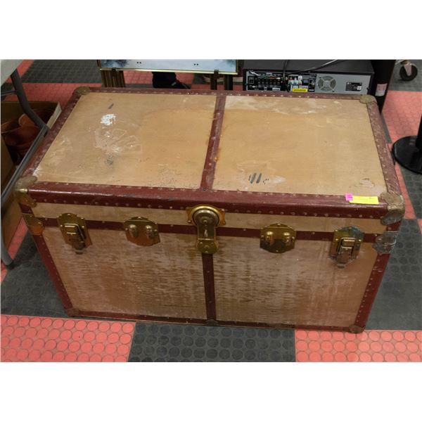 VINTAGE STEAMER TRUNK