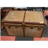 Image 1 : VINTAGE STEAMER TRUNK