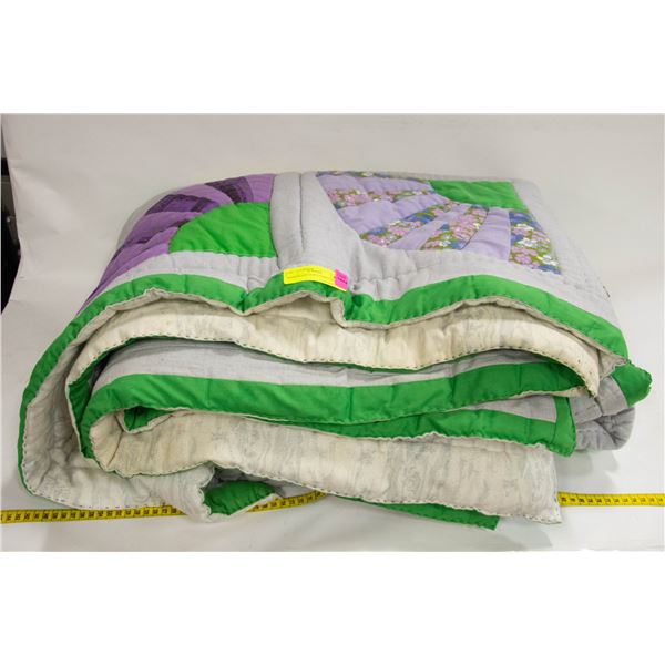 HOMEMADE QUILT QUEEN SIZE