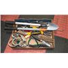 Image 1 : FLAT OF ASSORTED GARDENING HANDTOOLS, ETC