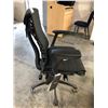 Image 2 : HERMAN MILLER EMBODY BLACK GRAPHITE FULLY ADJUSTABLE GAMING TASK CHAIR RETAIL $2264 CAN