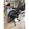 Image 3 : HERMAN MILLER AERON FULLY ADJUSTABLE TASK CHAIR SIZE B RETAIL $2080 CAN