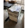 Image 1 : USM WHITE/CHROME 2 DRAWER MOBILE PEDESTAL