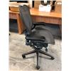 Image 2 : HERMAN MILLER AERON GRAPHITE FULLY ADJUSTABLE TASK CHAIR SIZE B RETAIL PRICE $2080 CAN