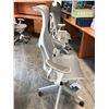 Image 2 : HERMAN MILLER COSM GREY HIGH BACK EXECUTIVE TASK CHAIR RETAIL PRICE $2,365 CAN