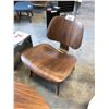 Image 1 : HERMAN MILLER EAMES WALNUT MOLDED LOUNGE CHAIR