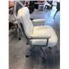 Image 2 : HERMAN MILLER EAMES EXECUTIVE CHAIR VINCENZA CREAM LEATHER